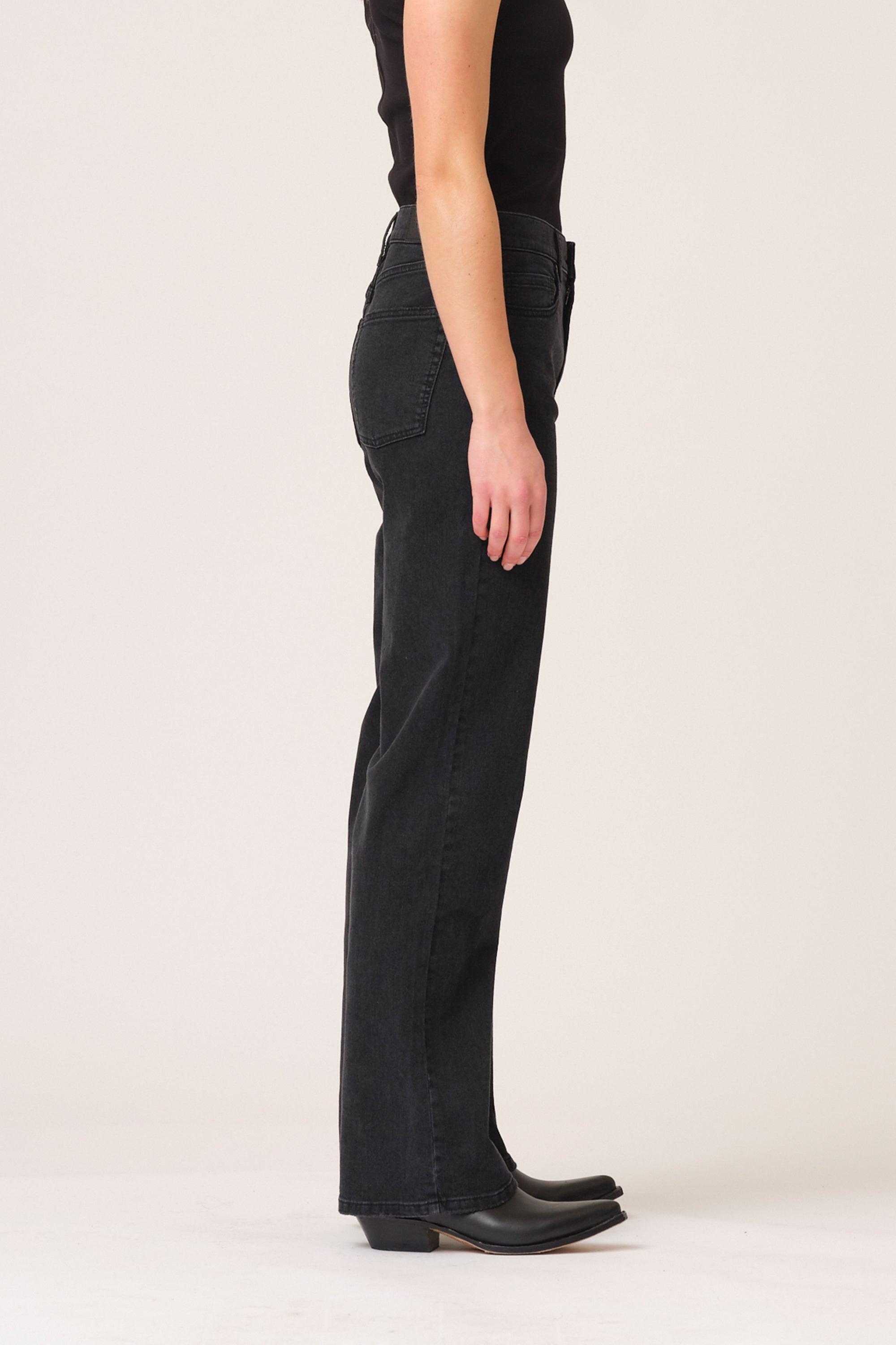 Brown Jeans Black Tokyo